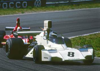 Rikky von Opel 1974 im Brabham, hier vor Clay Regazzoni im Ferrari