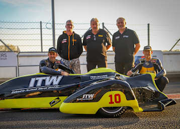 Das Team ITW Racing mit Markus Venus (vorne l.) und Thomas Hofer (vorne r.)