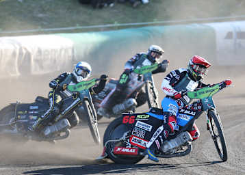 Fredrik Lindgren vor Tyler Haupt