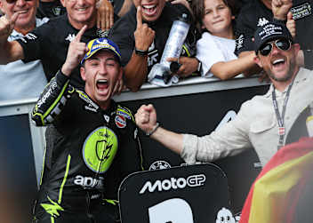 Raul Fernandez und Justin Marks nach dem GP-Sieg in Silverstone