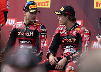Iker Lecuona mit Teamkollege Nicolo Bulega
