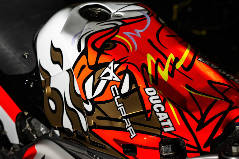Der Garuda thront auf der Ducati Desmosedici GP
