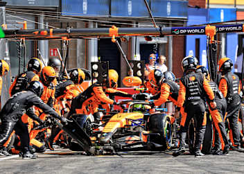 Beim Boxenstopp von Lando Norris in Spa ruckelte es und kostete Zeit