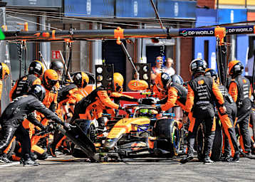 Beim Boxenstopp von Lando Norris in Spa ruckelte es und kostete Zeit