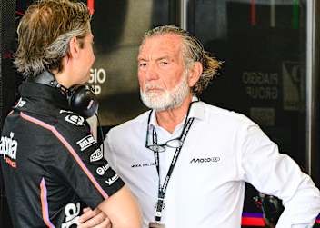 MotoGP-Chefarzt Dr. Angel Charte mit Massimo Rivola