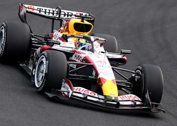 Arvid Lindblad im Rennwagen der Racing Bulls