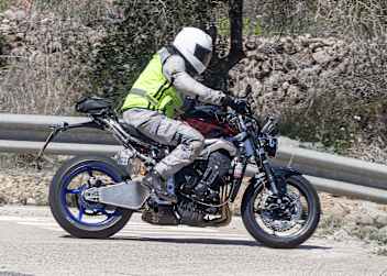 Mit altem Motor, aber neuen Chassis-Teilen: Street Triple bei Testfahrten