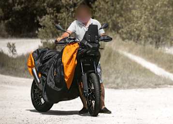 Die Frontpartie greift Elemente der großen Schwester R 1300 GS auf