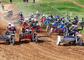 Holeshot für Peter-Zimmermann: Dahinter Wijers/Hoffmann, Hengster/Blume