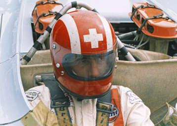Der Schweizer Jo Siffert mit seinem legendären Helm-Design im Porsche