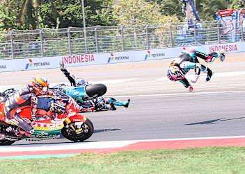 Nach dem heftigen Crash mit Alonso wurde das Rennen neugestartet