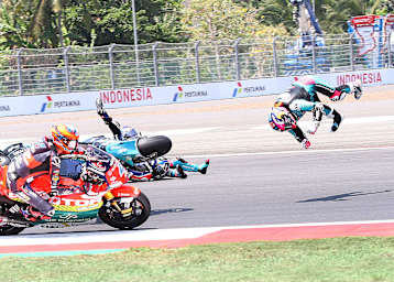 Nach dem heftigen Crash mit Alonso wurde das Rennen neugestartet