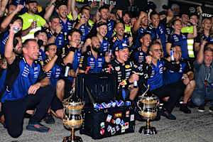 Red Bull Racing feiert in Malaysia den Sieg von Max Verstappen