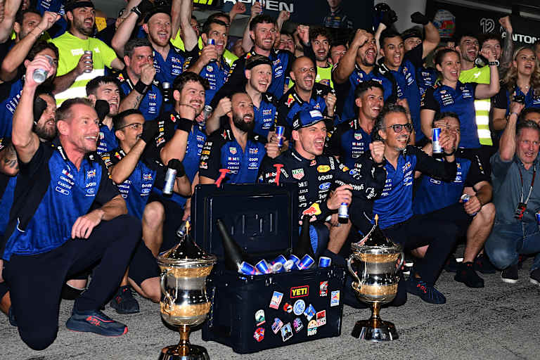 Red Bull Racing feiert in Malaysia den Sieg von Max Verstappen