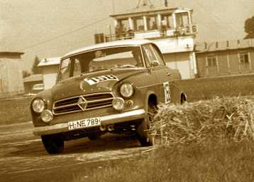 Achum 1962: Der spätere VW-Sportchef Rosorius mit seiner Borgward-Isabella 