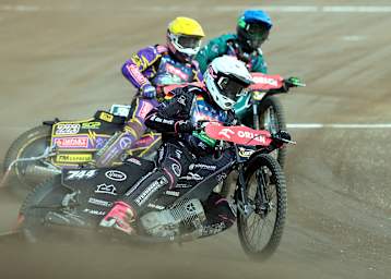 Kai Huckenbeck vor Kacper Woryna und Leon Madsen
