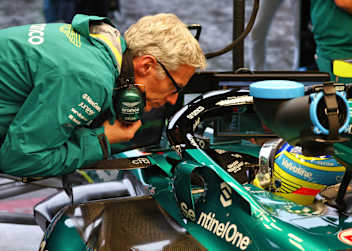 Mike Krack am Wagen von Fernando Alonso