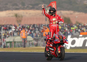 Pecco Bagnaia und seine Desmosedici in Valencia 2023