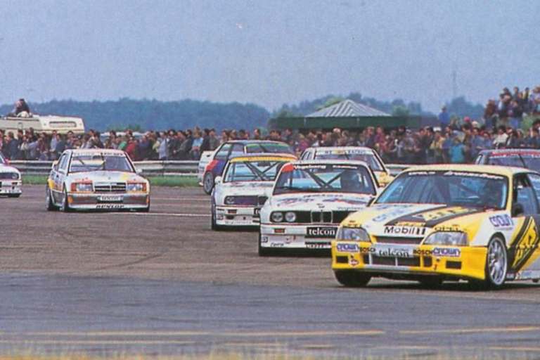 Wunstorf-DTM 1990: Klaus Niedzwiedz im Opel Omega wird gejagt