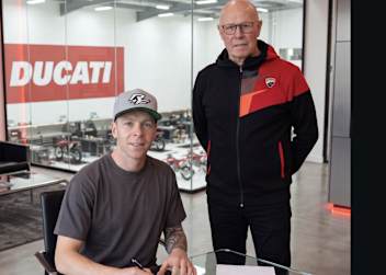 Romain Febvre und Ducati Corse Teamchef Louis Vosters