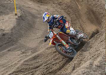 Sacha Coenen gewann den ersten MX2-Lauf in Riola Sardo