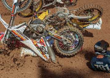 Chaos nach dem Crash im MXGP-Qualifikationsrennen