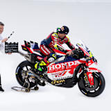 Lucio Cecchinello mit MotoGP-Rookie Diogo Moreira