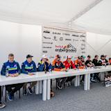 Die Topfahrer im Hard-Enduro stehen zusammen