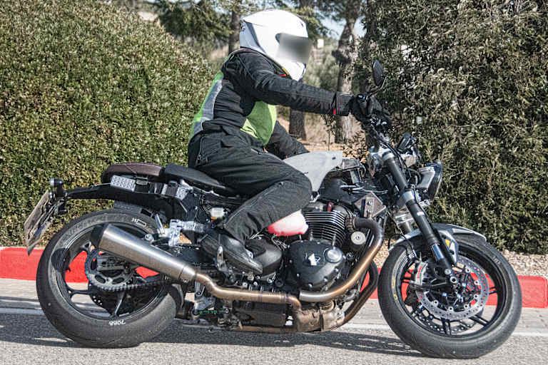 Prototyp der neuen Triumph Speed Twin 1200 für 2028