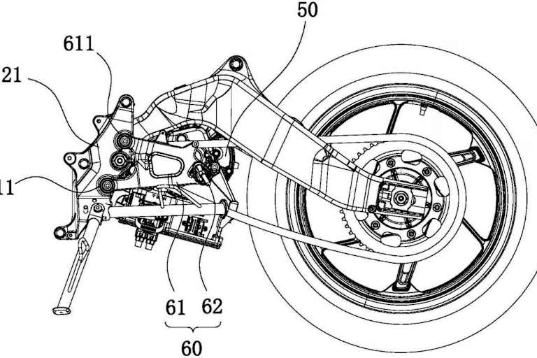Die Schwinge schmiegt sich im Bogen um den Motor