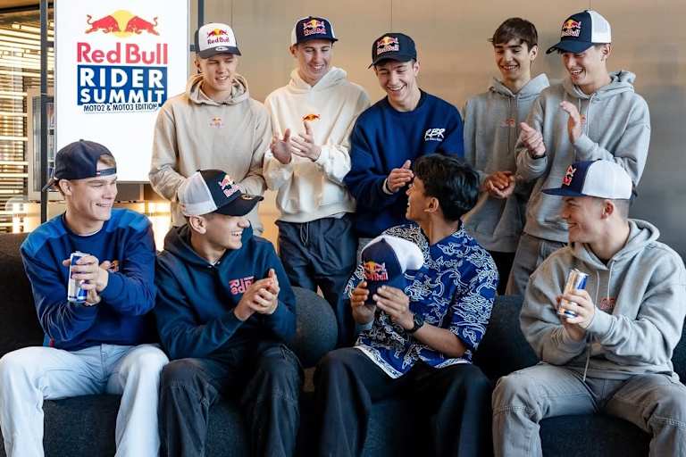 Red-Bull-Athleten aus dem GP-Paddock