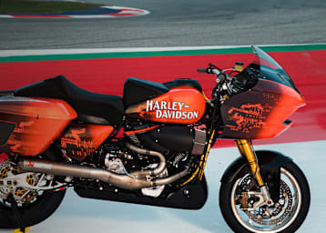 Zum Einsatz kommen rennfertige Harley-Davidson-Road-Glide-Motorräder