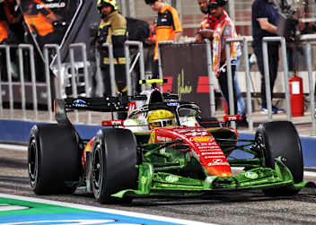 Lewis Hamilton im Ferrari mit grünem Frontflügel – wegen der FloVis-Farbe