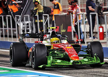 Lewis Hamilton im Ferrari mit grünem Frontflügel – wegen der FloVis-Farbe