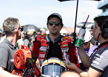 Philipp Öttl (Mitte) weiß noch nicht, was in Misano am Sonntag schieflief