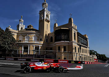 Lewis Hamilton mit seinem Ferrari in Baku