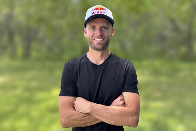 Brad Binder sitzt 2027 auf einer BMW M1000RR
