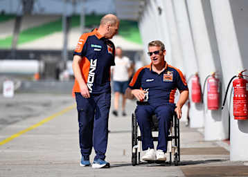 KTM-Chefs in Sepang: Pit Beirer mit Teammanager Aki Ajo