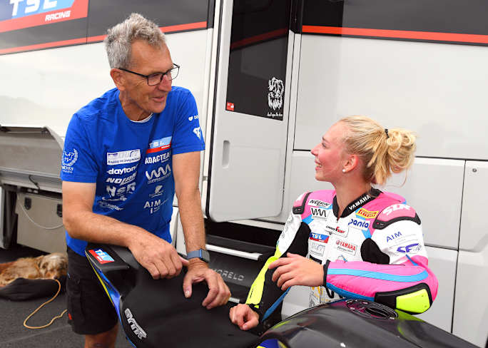 Teamchef Stefan Laux (li.) mit Lucy Michel