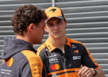 McLaren-Pilot Oscar Piastri, hier mit seinem Teamkollegen Lando Norris