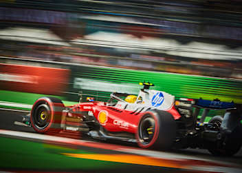 Erste GP-Pole für Lewis Hamilton mit Ferrari