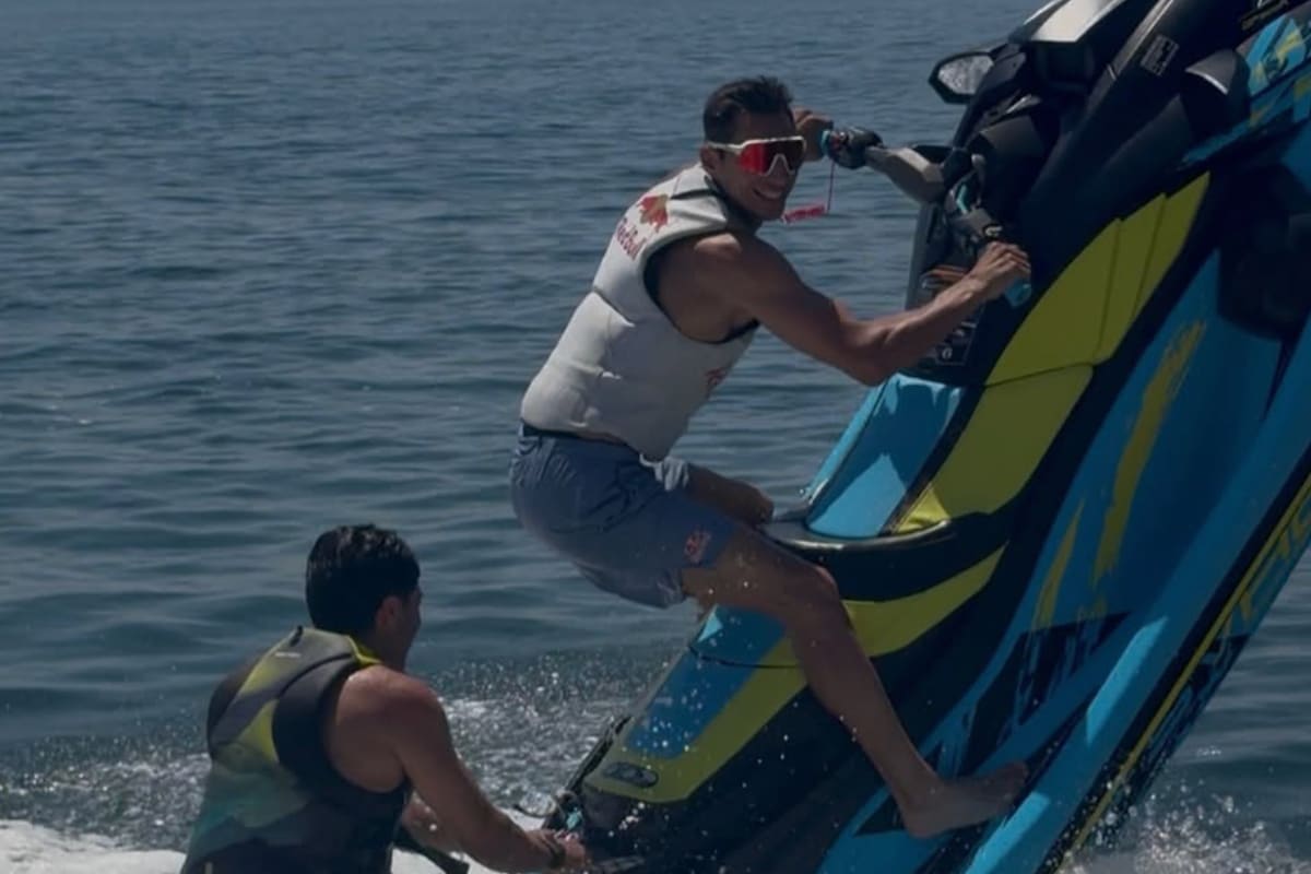 Toprak hat Spaß mit seinem Jetski