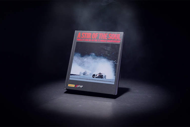 Das neue Buch zu 500 Grands Prix von Pirelli