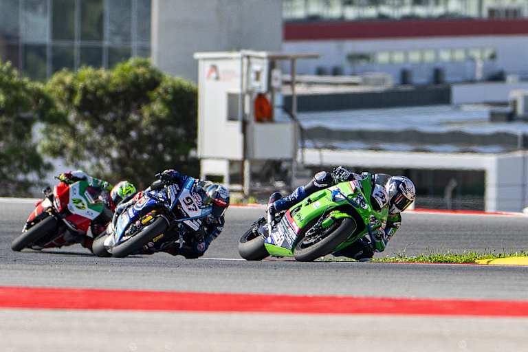 Garrett Gerloff, hier vor Xavi Vierge und Axel Bassani