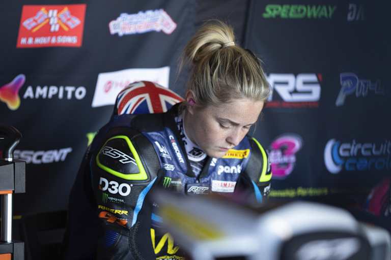 Chloe Jones steht nach dem Saisonauftakt bereits unter Druck