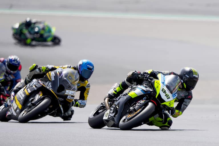 Superbiker am sonnigen Nürburgring