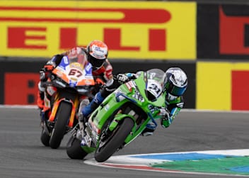 Garrett Gerloff im Duell mit Ducati-Privatier Alberto Surra