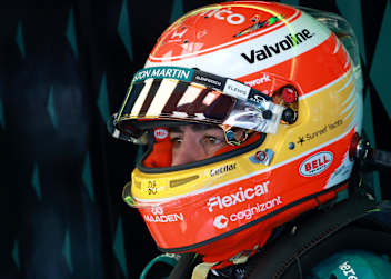 Schon in Monza fuhr Fernando Alonso mit Spanien-Helm. Nächster Stopp Madrid