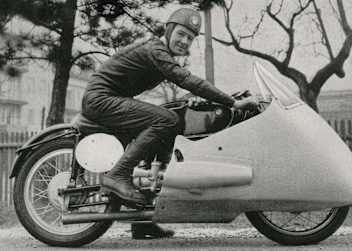 Fergus Anderson auf einer BMW500 im Jahr 1956