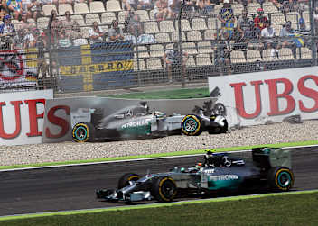 Nico Rosberg (hinten) und Lewis Hamilton